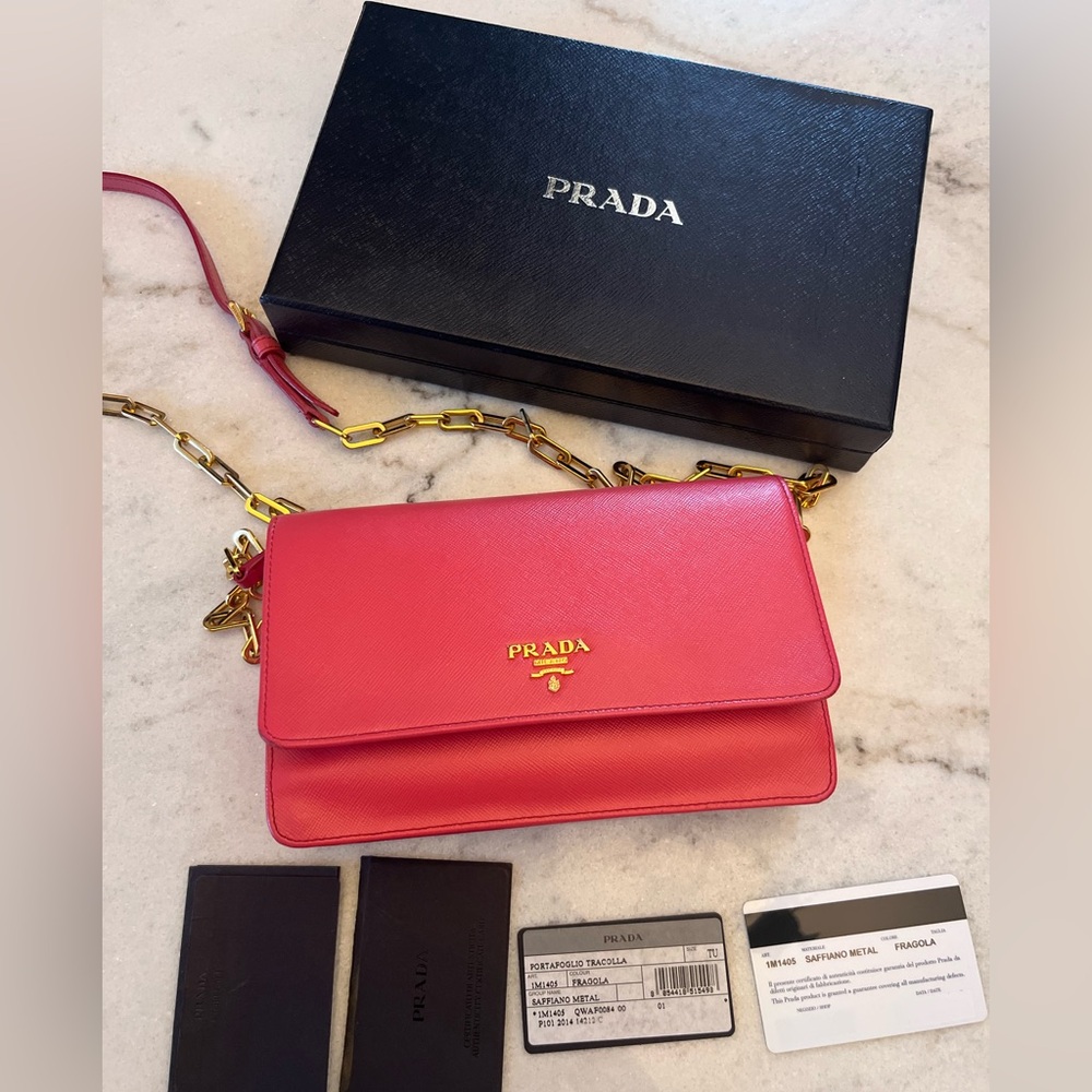 Prada pink Crossbody Bag with Gold Chain - Picture 6 of 16